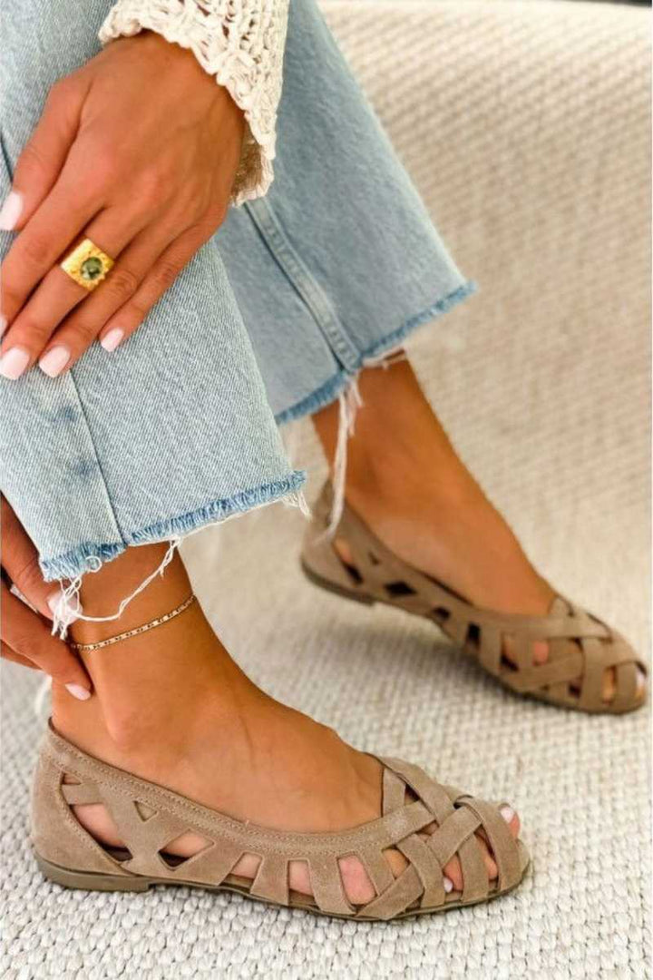 HINA | Sandali bassi con punta aperta e design intrecciato
