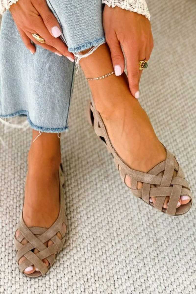 HINA | Sandali bassi con punta aperta e design intrecciato